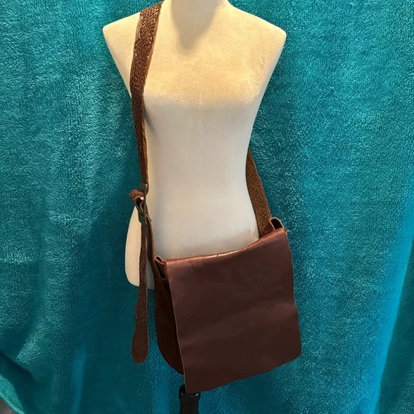 Tascani | Accessories | Tascani Leather Crossbody Purse With  display picture 3